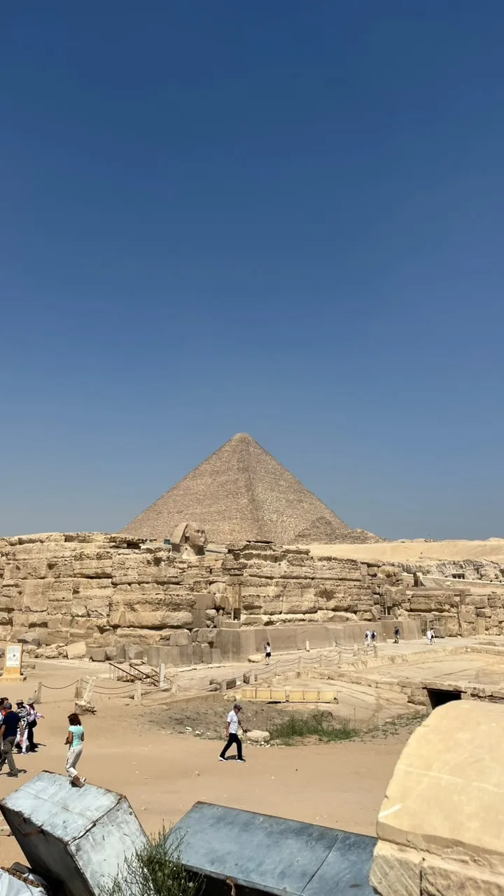Esfinge y pirámide en Giza